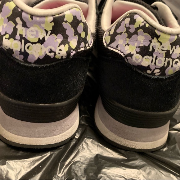 New Balance Shoes - Picture 3 of 5